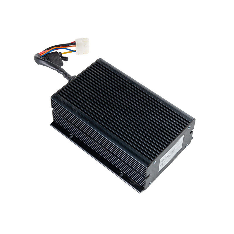 高効率安定出力IP65防塵耐油DC48Vワイド入力フォークリフト車両DC-DC電圧降圧モジュール
