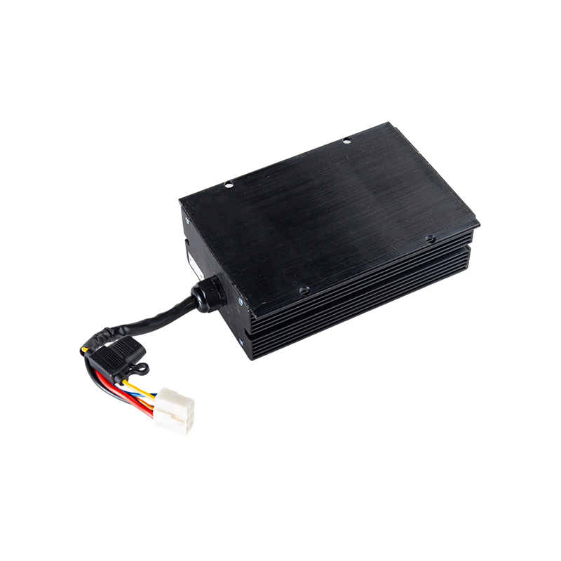 高効率安定出力IP65防塵耐油DC48Vワイド入力フォークリフト車両DC-DC電圧降圧モジュール