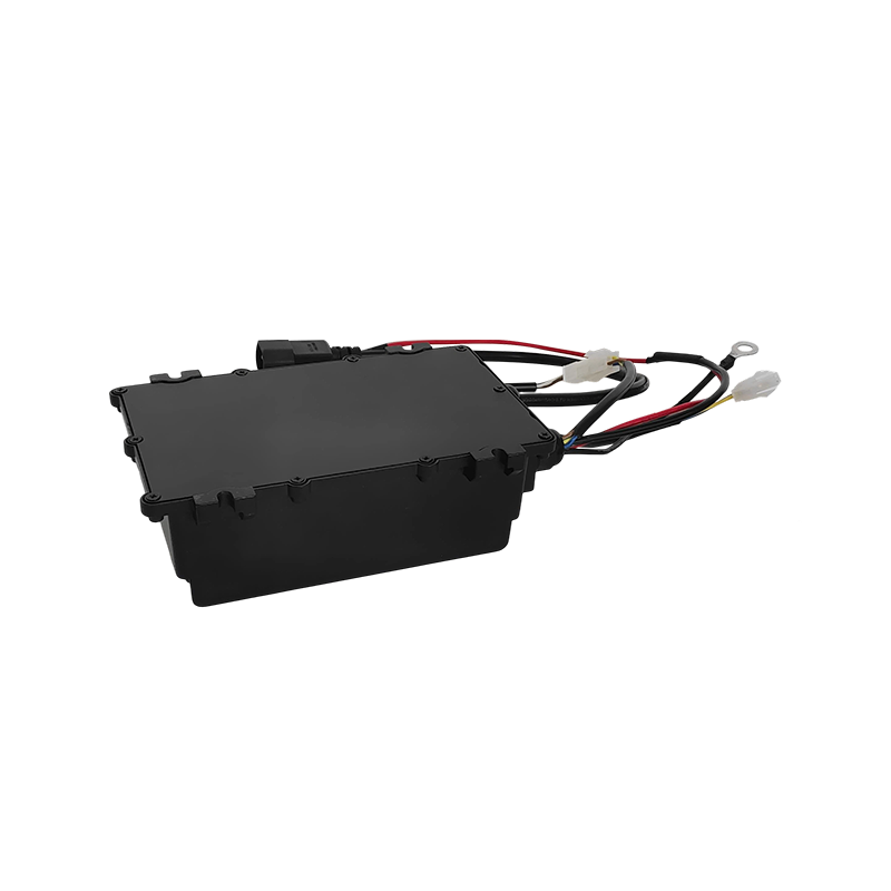 フォークリフトおよび産業車両用の 360W オンボードバッテリー充電器
